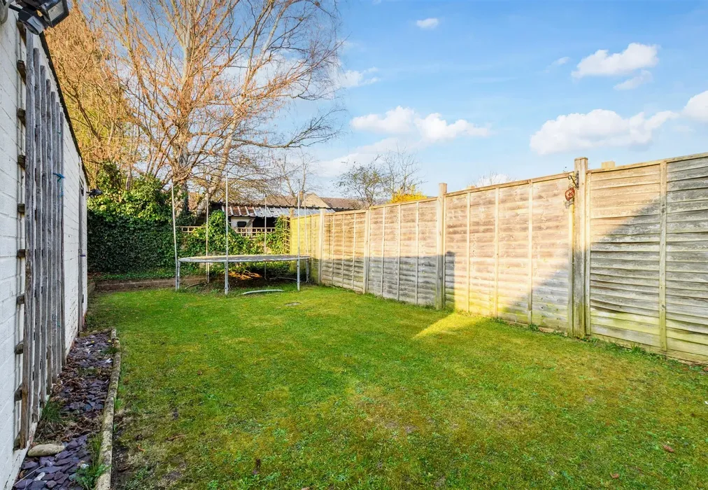 Rear Garden - Edgar Road, Kemsing, Sevenoaks, Kent - Wards of Kent