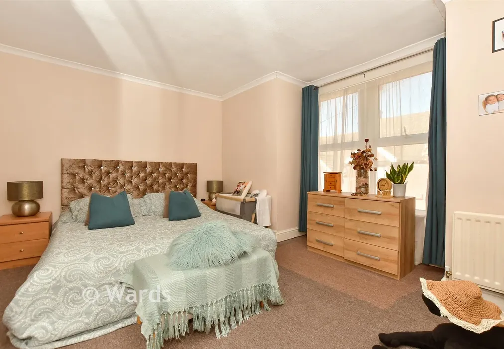 Bedroom 1 - Institute Road, Chatham, Kent - Wards of Kent