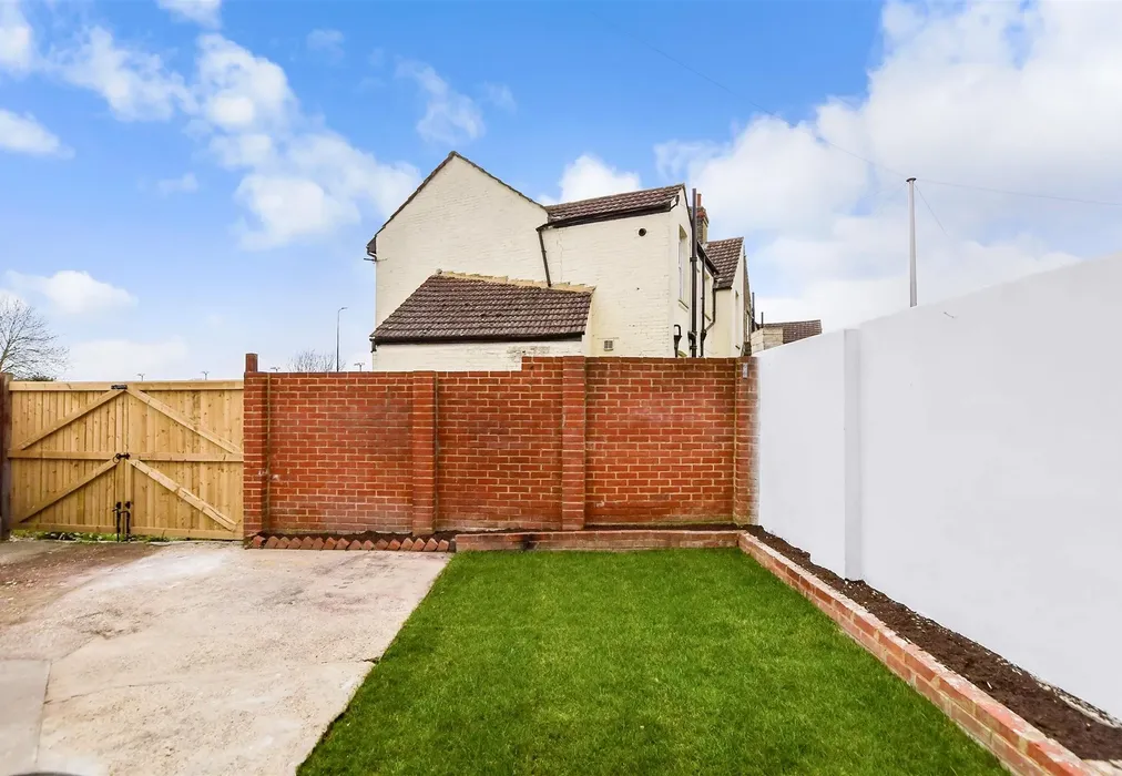 Rear Garden - Gravesend Road, Strood, Rochester, Kent - Wards of Kent