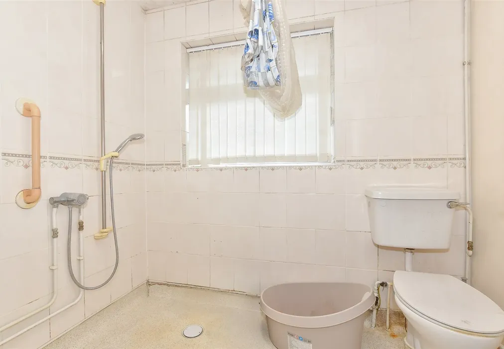 Wet Room - New Street, Canterbury, Kent - Wards of Kent