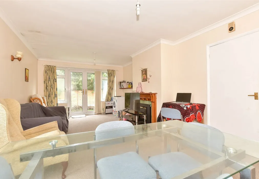 Lounge/Diner - New Street, Canterbury, Kent - Wards of Kent