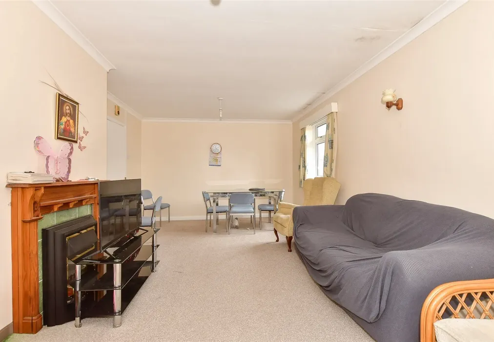 Lounge/Diner - New Street, Canterbury, Kent - Wards of Kent