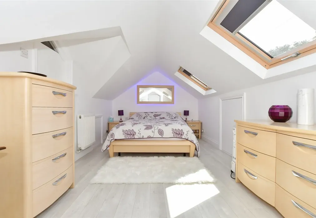 Loft Room - George Hill Road, Broadstairs, Kent - Wards of Kent
