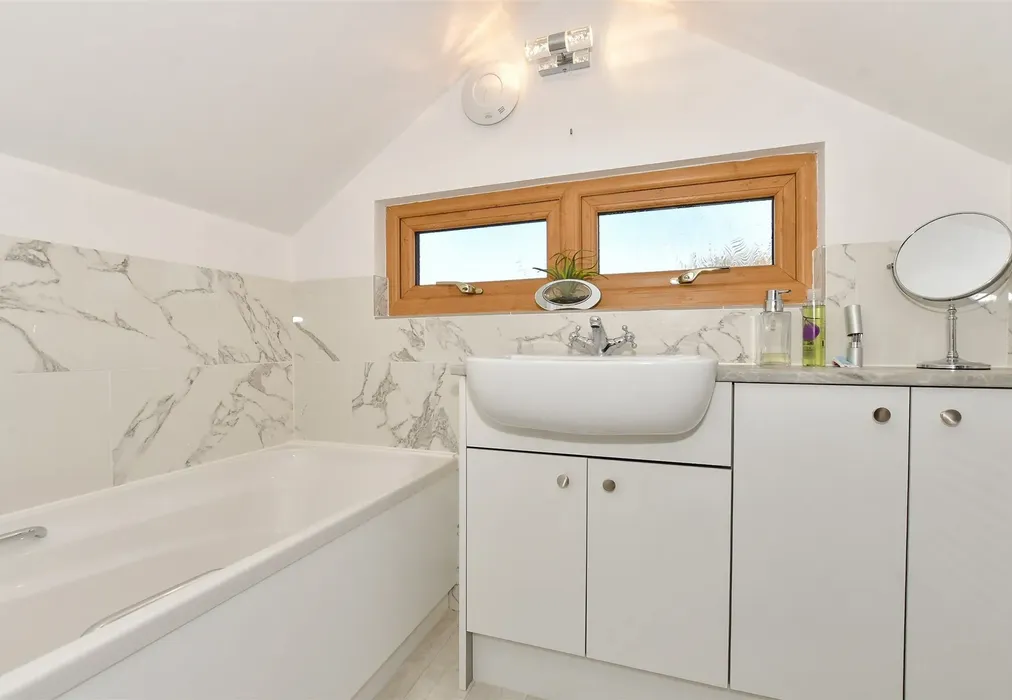 En-Suite Bathroom - George Hill Road, Broadstairs, Kent - Wards of Kent