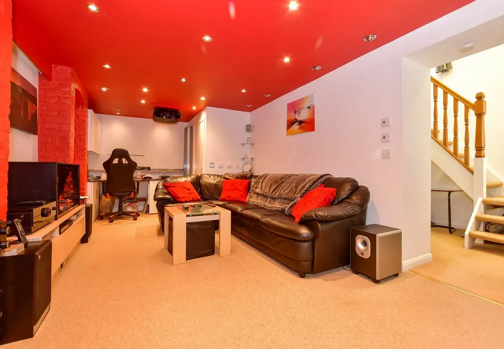 Basement - George Hill Road, Broadstairs, Kent - Wards of Kent