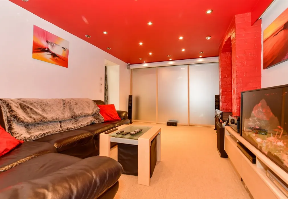 Basement - George Hill Road, Broadstairs, Kent - Wards of Kent