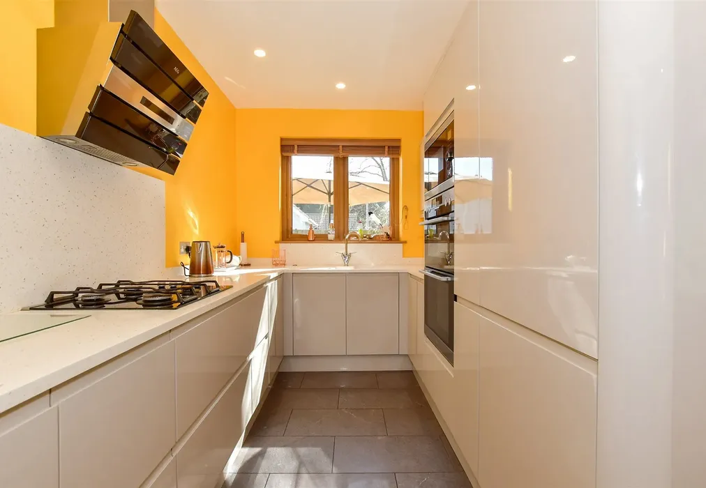 Kitchen - George Hill Road, Broadstairs, Kent - Wards of Kent