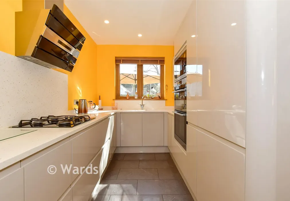 Kitchen - George Hill Road, Broadstairs, Kent - Wards of Kent