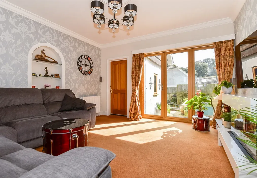 Lounge - George Hill Road, Broadstairs, Kent - Wards of Kent