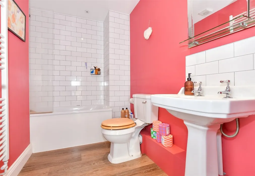 En-Suite Bathroom - Malling Road, Snodland, Kent - Wards of Kent