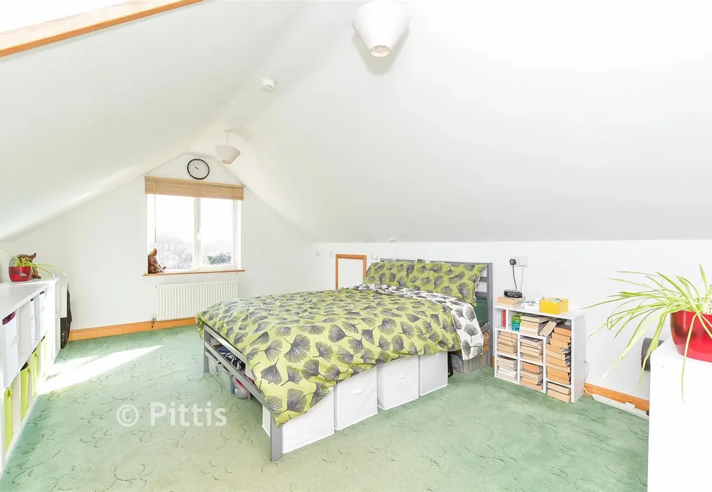 Bedroom 4 - Victoria Road, Freshwater, Isle of Wight - Wards of Kent