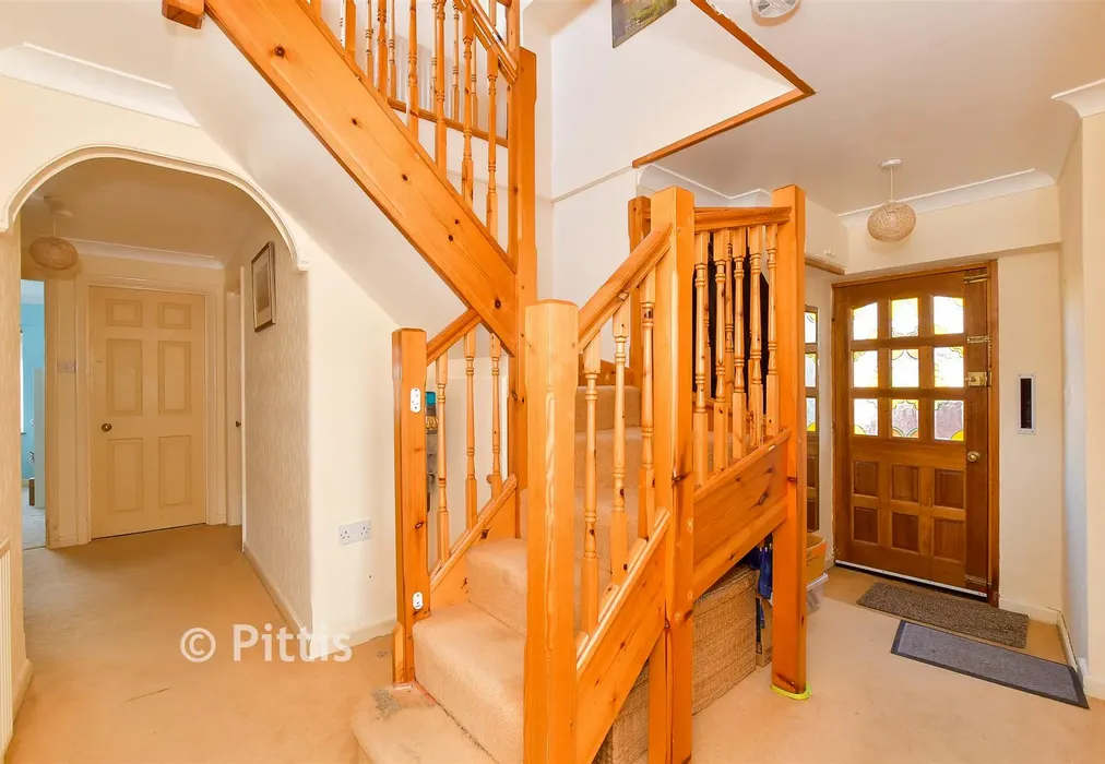 Hallway - Victoria Road, Freshwater, Isle of Wight - Wards of Kent