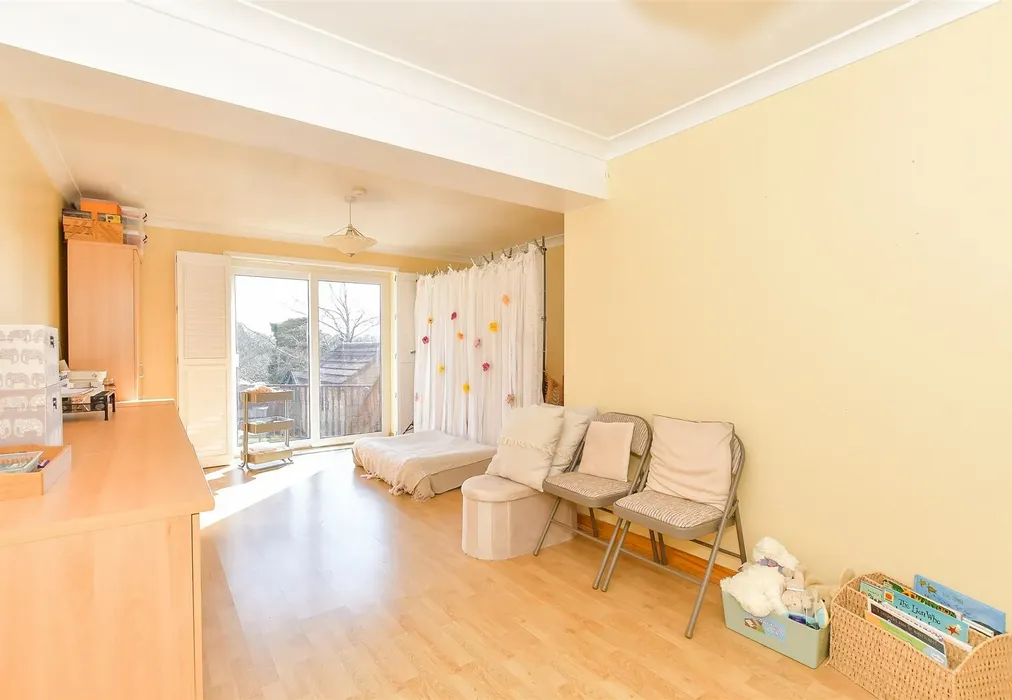 Family Room - Victoria Road, Freshwater, Isle of Wight - Wards of Kent