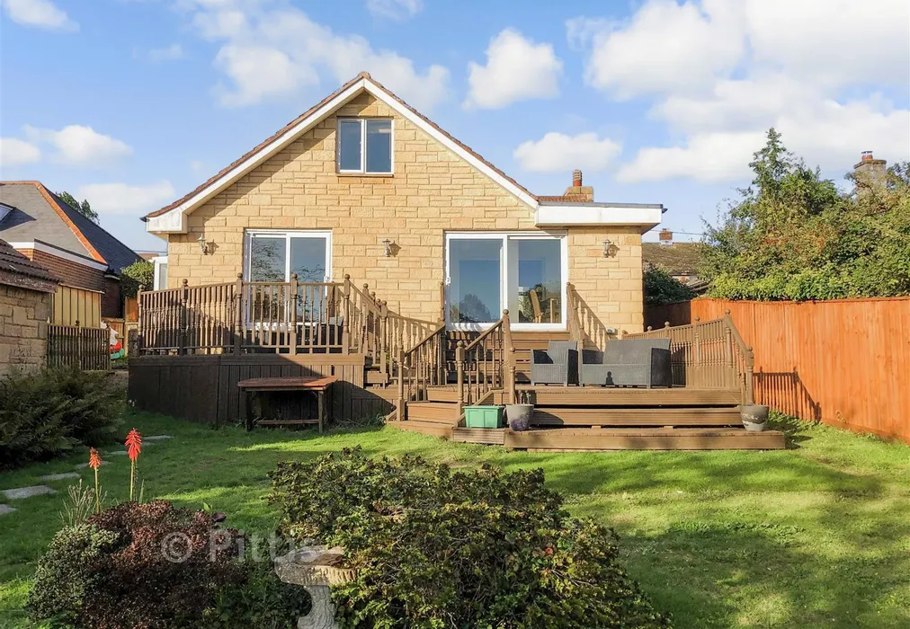 Decking - Victoria Road, Freshwater, Isle of Wight - Wards of Kent