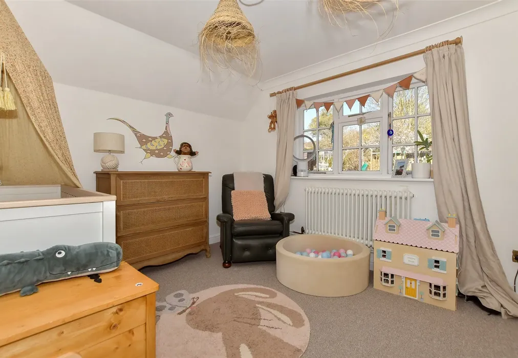 Bedroom 2 - Pilgrims Way, Hollingbourne, Maidstone, Kent - Wards of Kent