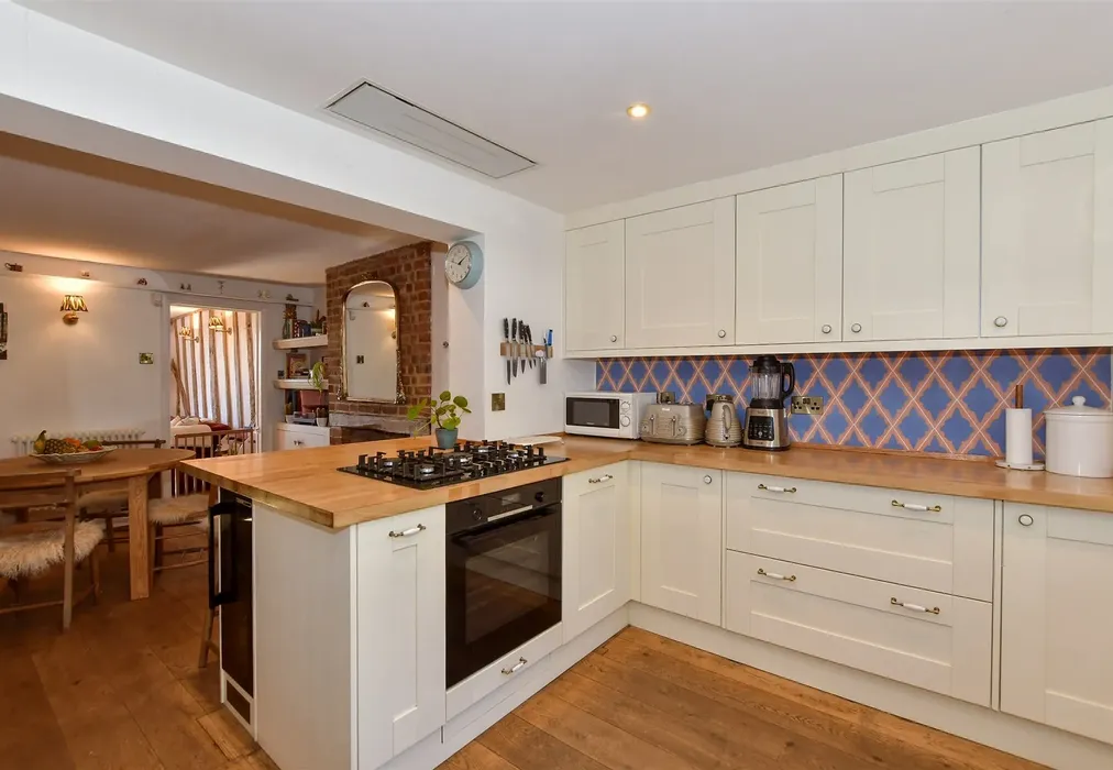 Kitchen - Pilgrims Way, Hollingbourne, Maidstone, Kent - Wards of Kent