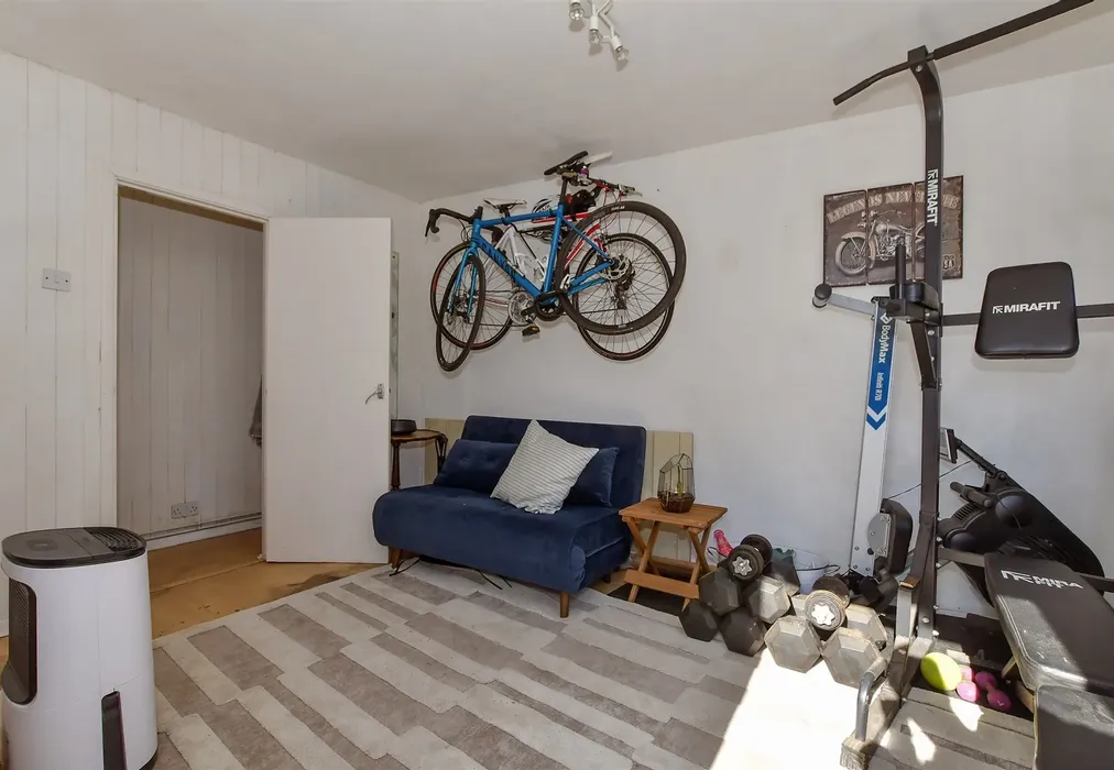 Room 1 - Pilgrims Way, Hollingbourne, Maidstone, Kent - Wards of Kent