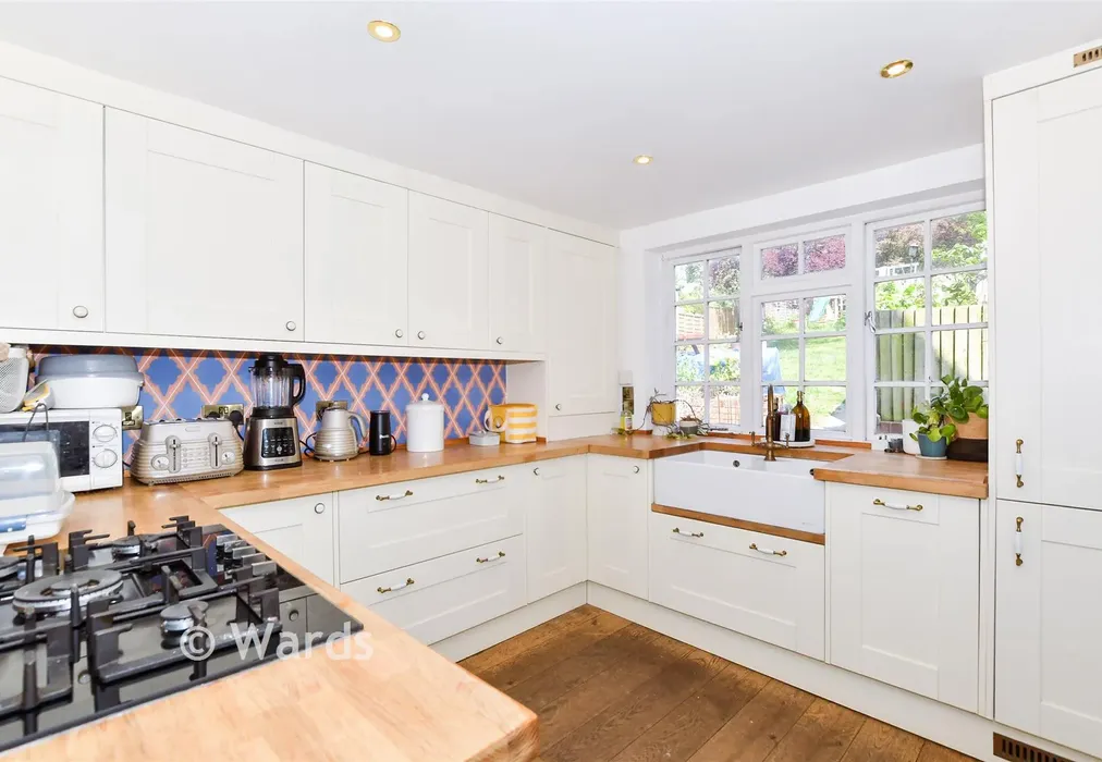 Kitchen - Pilgrims Way, Hollingbourne, Maidstone, Kent - Wards of Kent