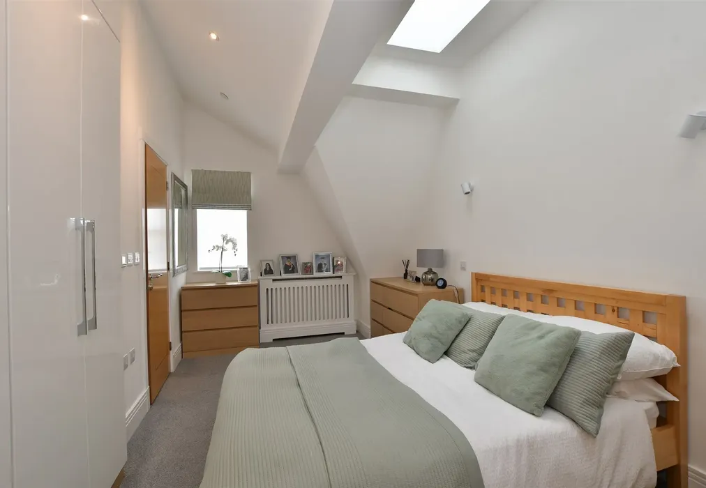 Bedroom 1 - High Street, Billericay, Essex - Wards of Kent