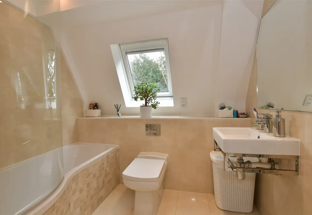 Bathroom - High Street, Billericay, Essex - Wards of Kent