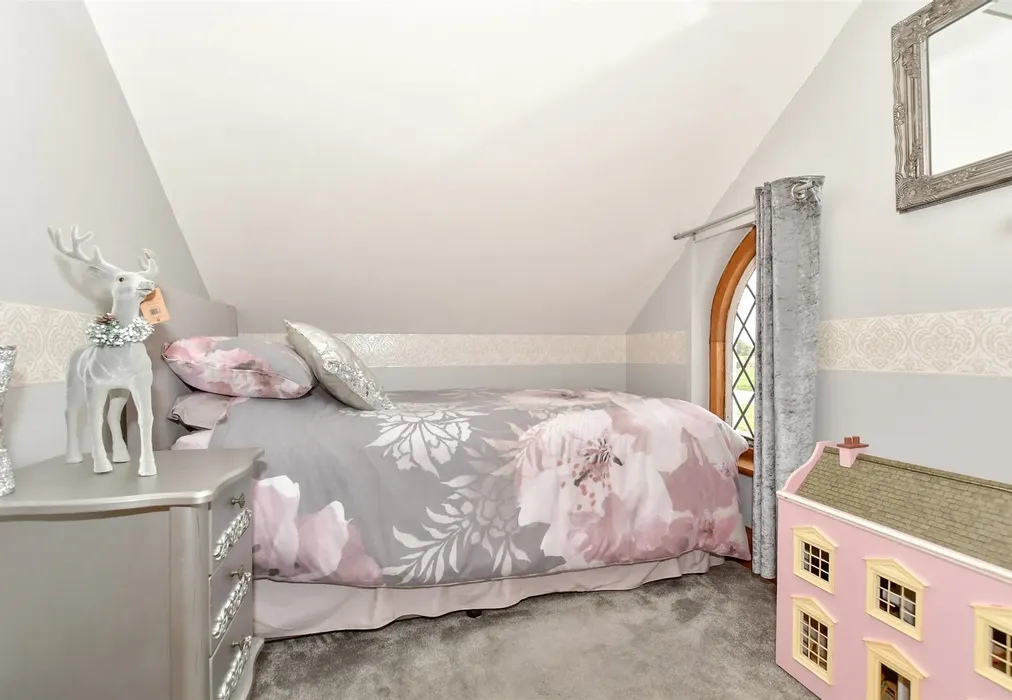 Bedroom 4 - Sandwich Road, Cliffsend, Ramsgate, Kent - Wards of Kent