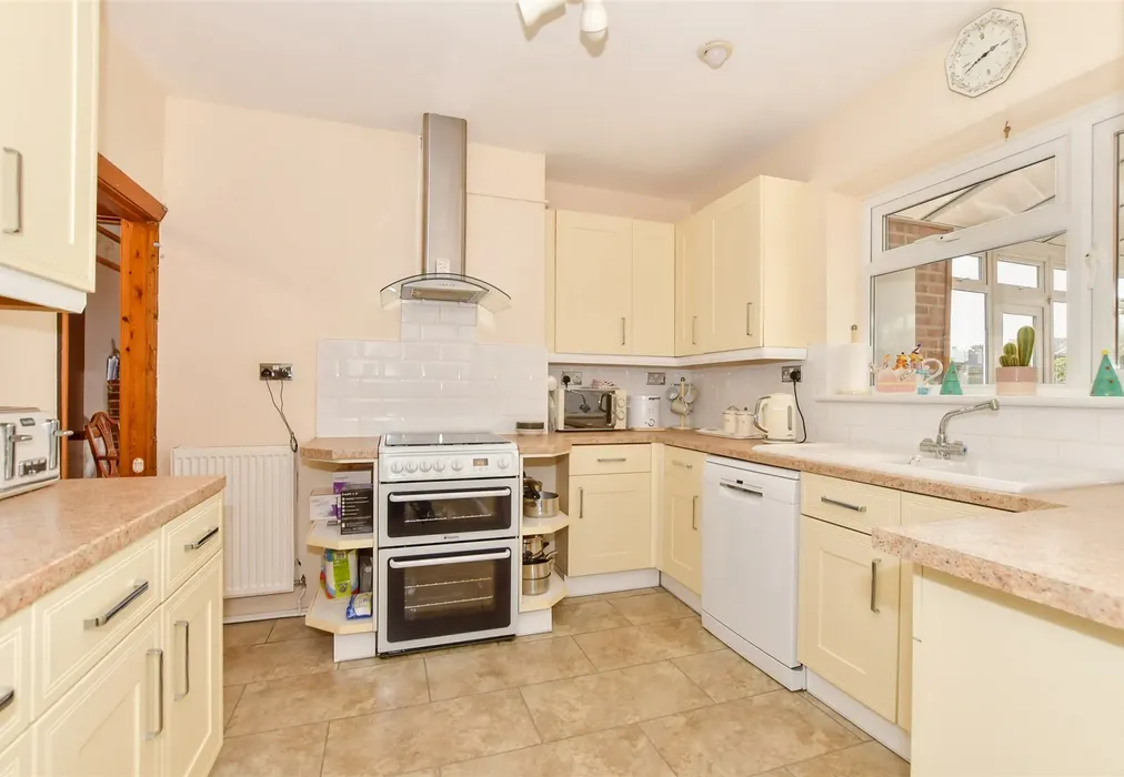 Kitchen - Sandwich Road, Cliffsend, Ramsgate, Kent - Wards of Kent