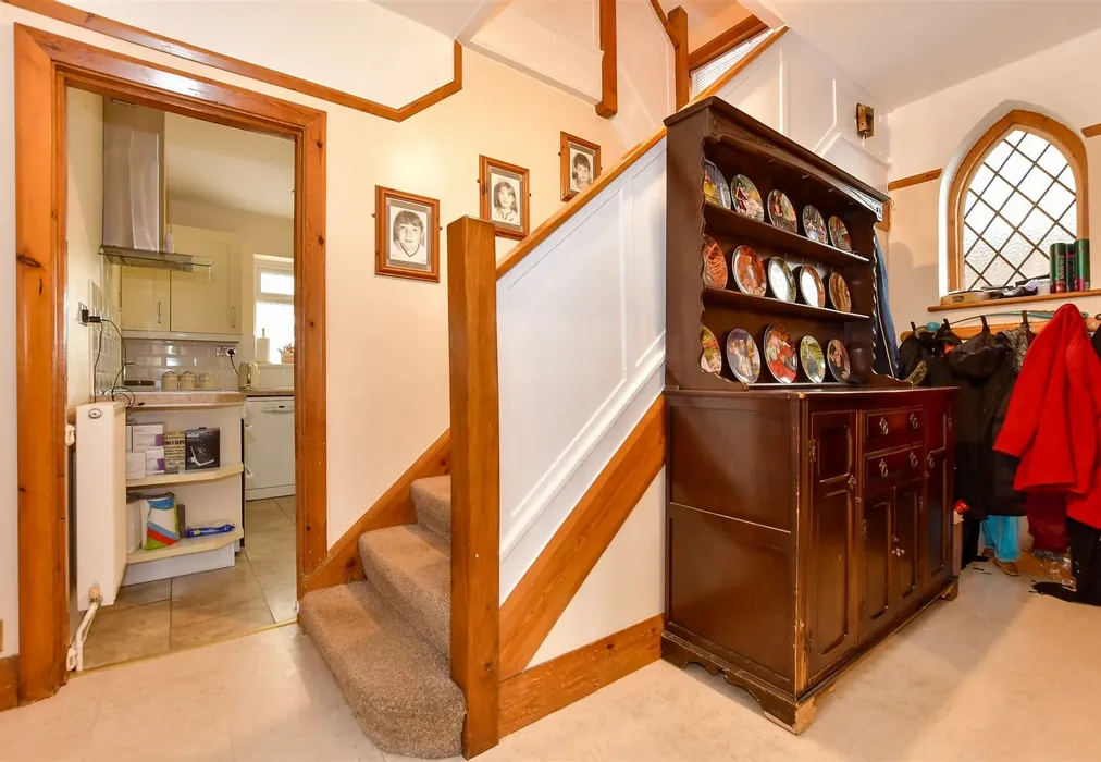 Entrance Hall - Sandwich Road, Cliffsend, Ramsgate, Kent - Wards of Kent