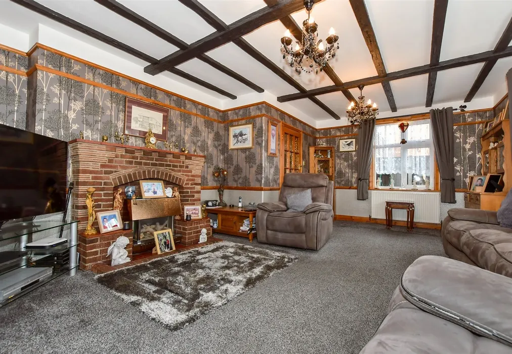 Lounge - Sandwich Road, Cliffsend, Ramsgate, Kent - Wards of Kent