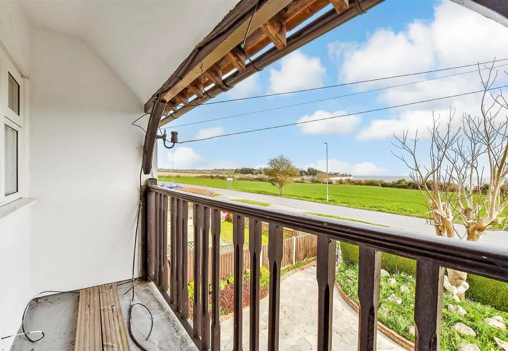 Balcony / Terrace - Sandwich Road, Cliffsend, Ramsgate, Kent - Wards of Kent