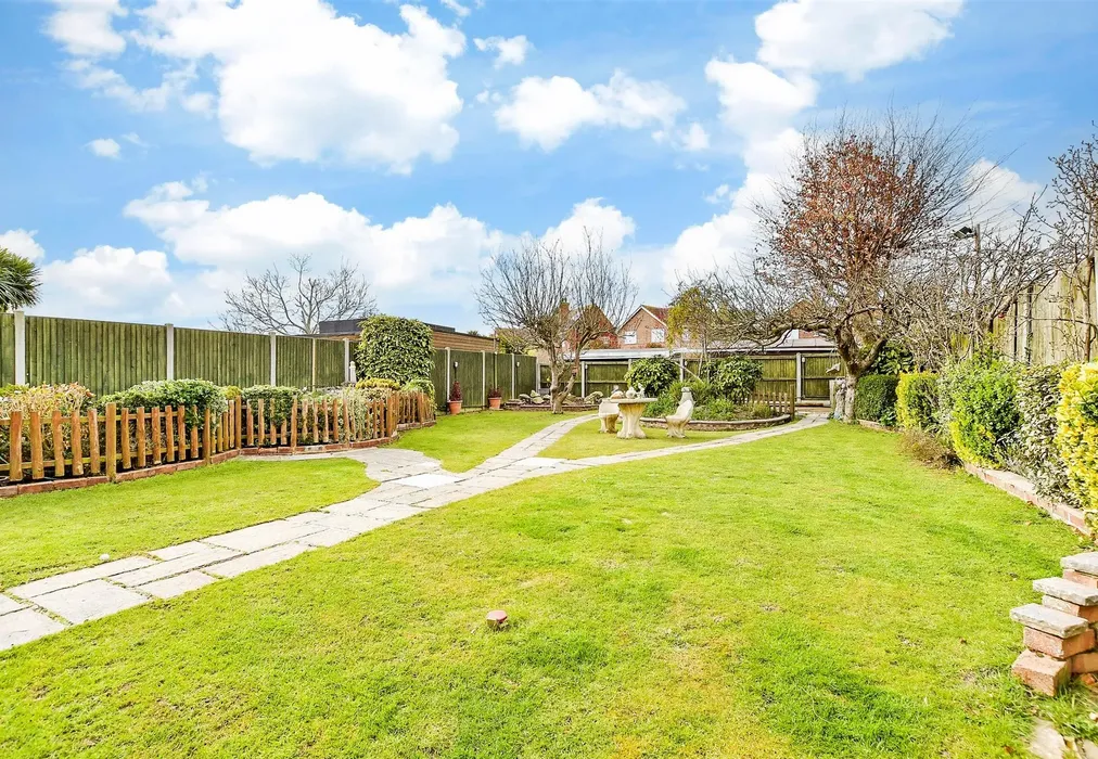 Rear Garden - Sandwich Road, Cliffsend, Ramsgate, Kent - Wards of Kent