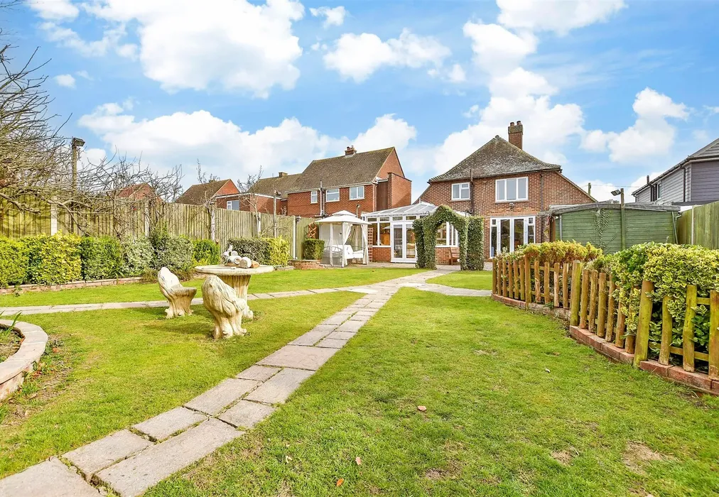 Rear Garden - Sandwich Road, Cliffsend, Ramsgate, Kent - Wards of Kent
