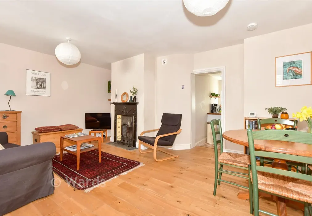 Lounge - Chapel Street, Hythe, Kent - Wards of Kent