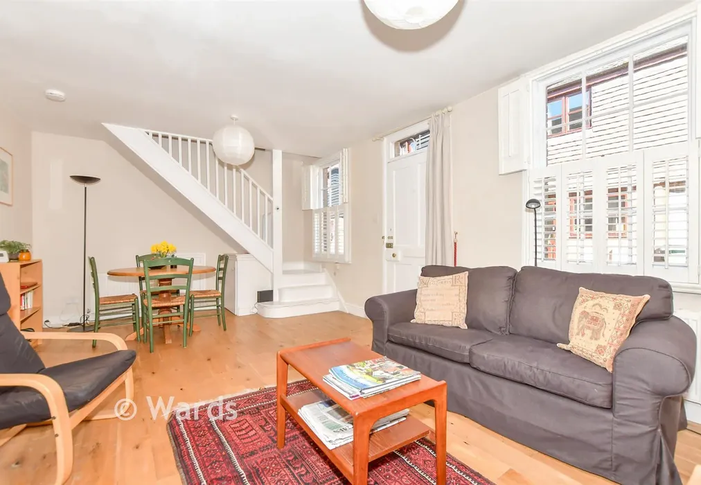 Lounge - Chapel Street, Hythe, Kent - Wards of Kent