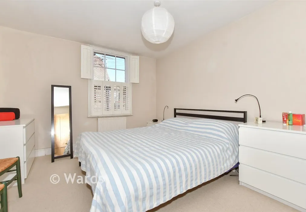 Bedroom 1 - Chapel Street, Hythe, Kent - Wards of Kent