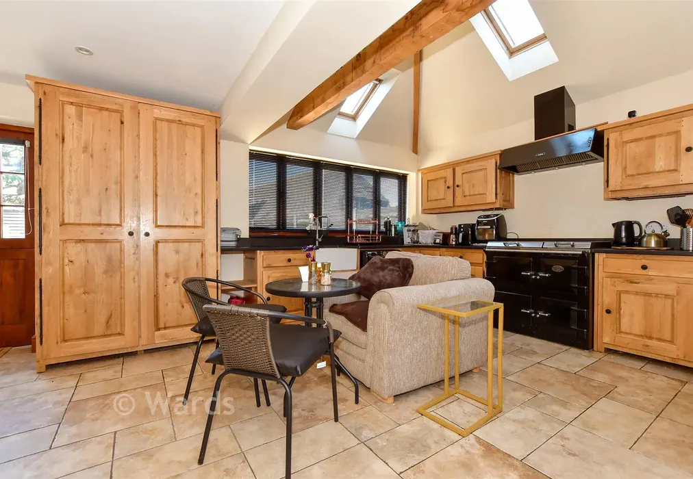 Kitchen - Felderland Close, Worth, Deal, Kent - Wards of Kent