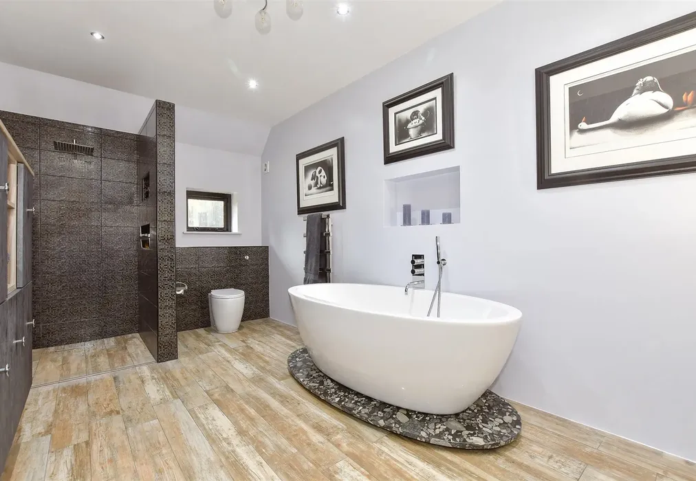 En-Suite Bathroom - Hode Lane, Bridge, Canterbury, Kent - Wards of Kent