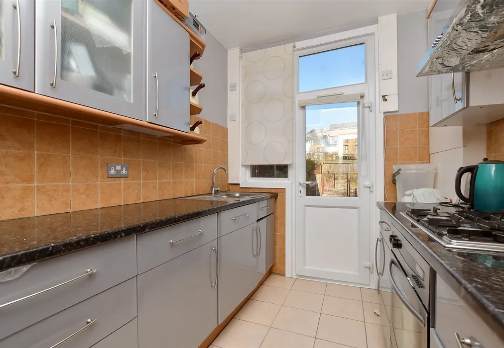 Kitchen - Waddon Close, Croydon, Surrey - Wards of Kent