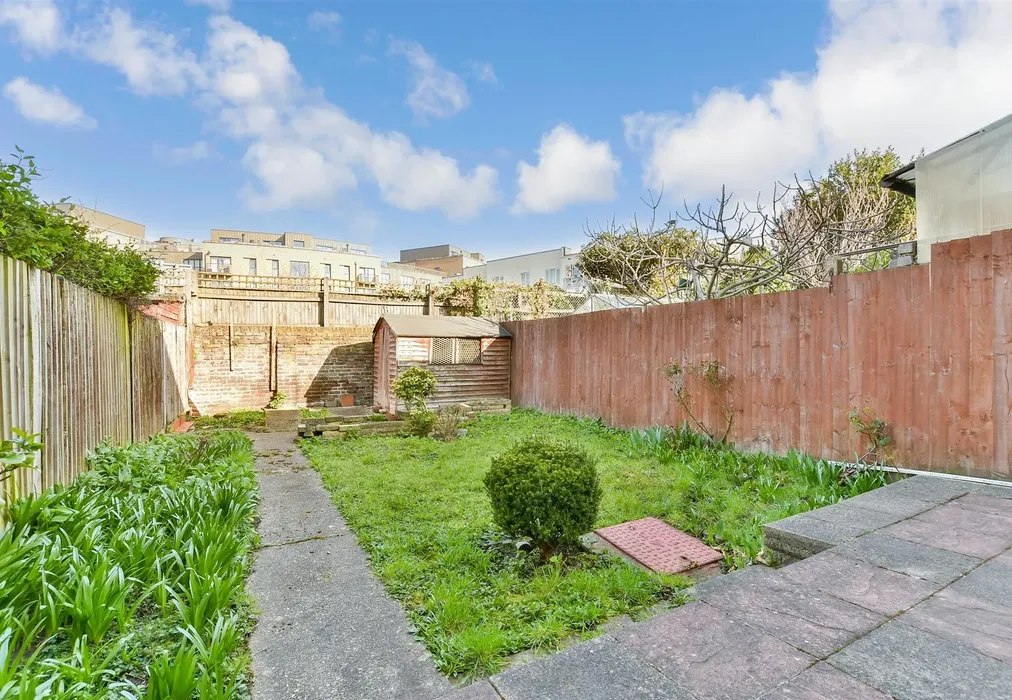 Rear Garden - Waddon Close, Croydon, Surrey - Wards of Kent