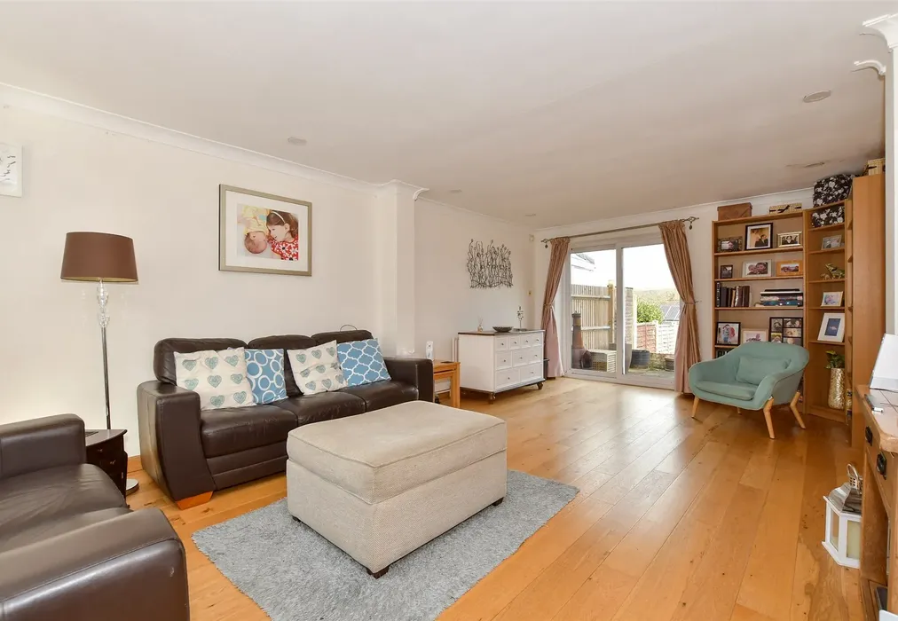 Lounge - Nursery Hill, Shamley Green, Guildford, Surrey - Wards of Kent