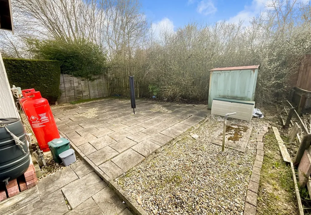 Garden - Lower Dunton Road, Brentwood, Essex - Wards of Kent