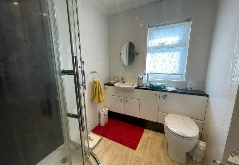 Shower Room - Lower Road, East Farleigh, Maidstone, Kent - Wards of Kent