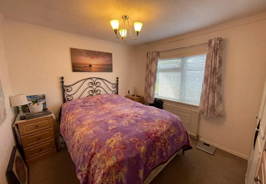 Bedroom - Lower Road, East Farleigh, Maidstone, Kent - Wards of Kent