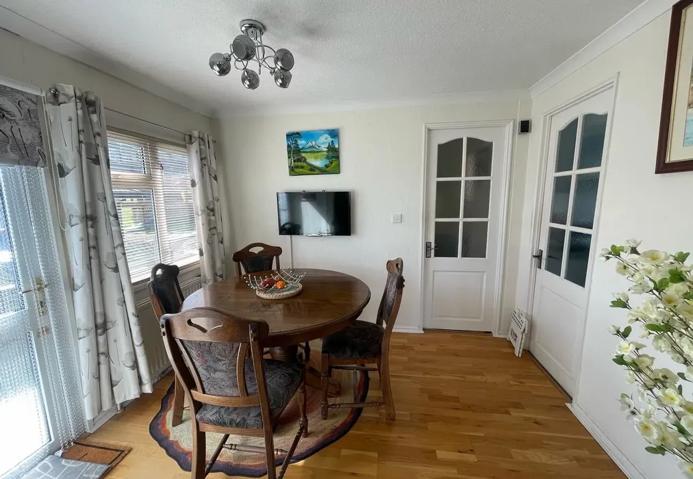 Dining Area - Lower Road, East Farleigh, Maidstone, Kent - Wards of Kent
