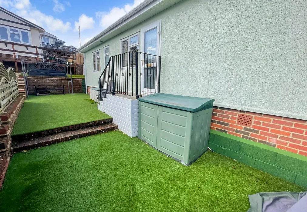 Garden - Lower Road, East Farleigh, Maidstone, Kent - Wards of Kent