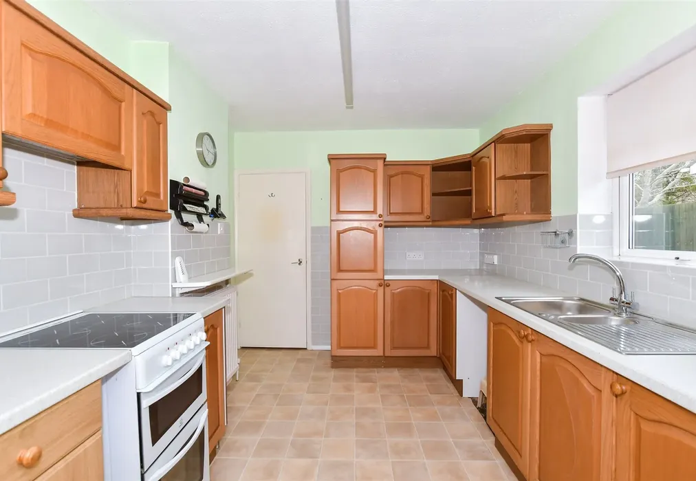 Kitchen - Trevor Drive, Allington, Maidstone, Kent - Wards of Kent