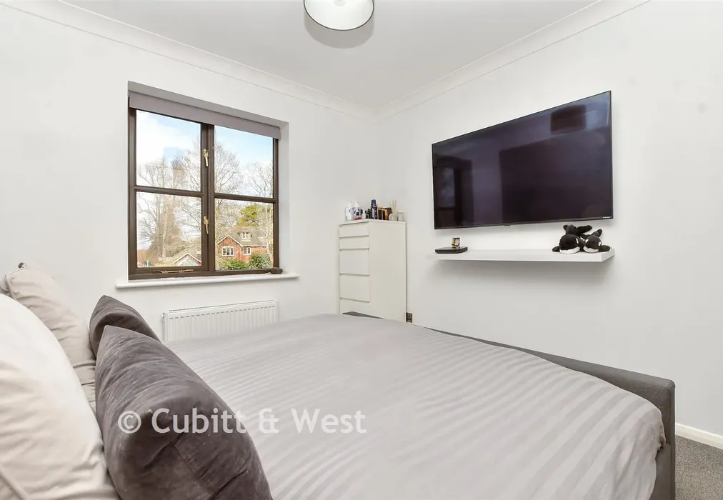Bedroom - Epsom Road, Leatherhead, Surrey - Wards of Kent