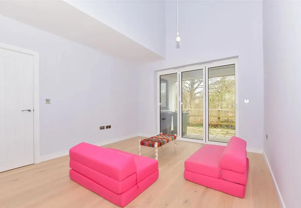 Lounge - Bell Lane, Smarden, Ashford, Kent - Wards of Kent
