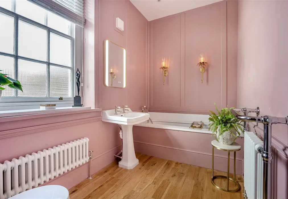 Bathroom - Middle Deal Road, Deal, Kent - Wards of Kent