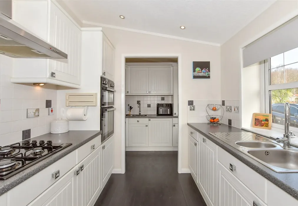 Kitchen - Kings Close, Pilgrims Retreat, Kent - Wards of Kent