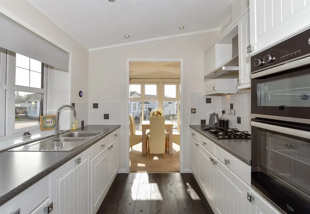 Kitchen - Kings Close, Pilgrims Retreat, Kent - Wards of Kent